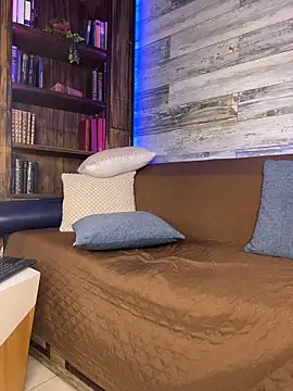 B Wild online show from February 8, 2026, 3:48 am