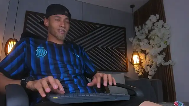 B Wild online show from October 28, 2025, 4:02 am