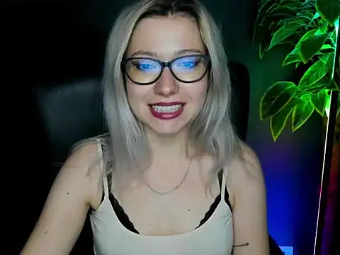 loveHeidi online show from September 17, 2025, 4:58 am