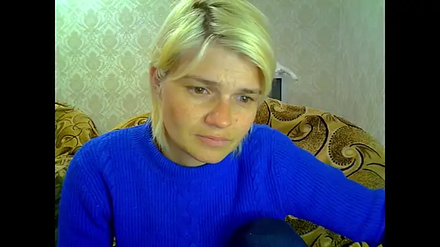 SaraSnow  online show from November 17, 2025, 6:12 pm