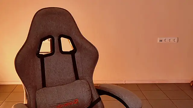 Yoka paradoXXX online show from February 18, 2026, 9:06 am