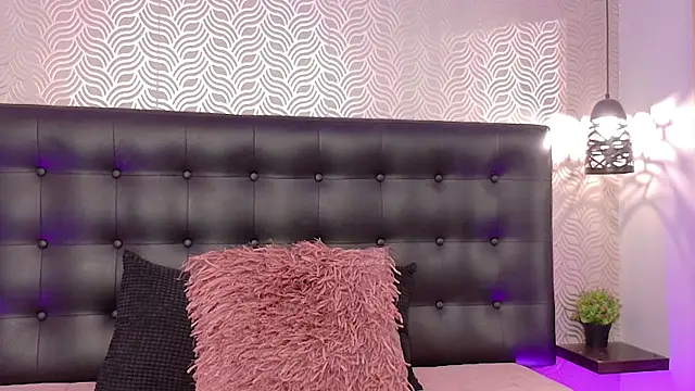 Snapshot of NaiaraMasson_ chatting on July 10, 2026, 11:54 am NaiaraMasson online show from July 10, 2026, 11:54 am