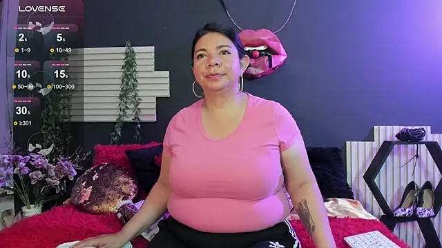 kinky momm online show from June 15, 2026, 4:50 pm