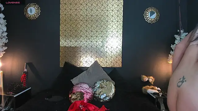 kinky momm online show from September 12, 2025, 1:11 pm