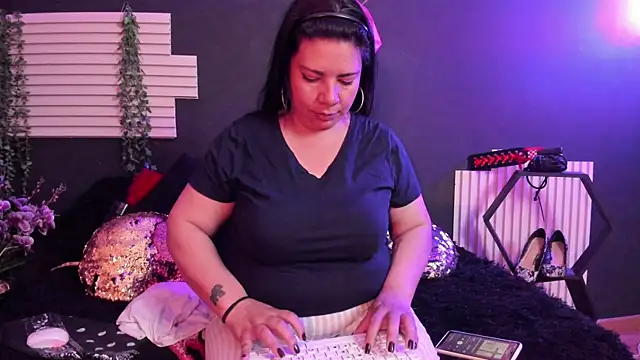 kinky momm online show from July 13, 2026, 3:11 pm