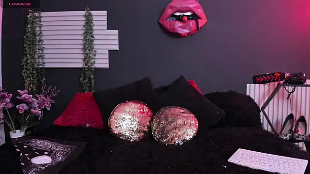 kinky momm online show from July 9, 2026, 2:49 pm