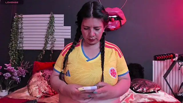 kinky momm online show from July 7, 2026, 3:26 pm
