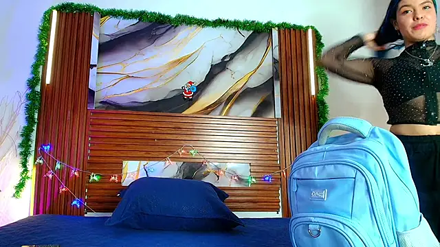 Evelin thompsson online show from December 3, 2025, 3:07 am