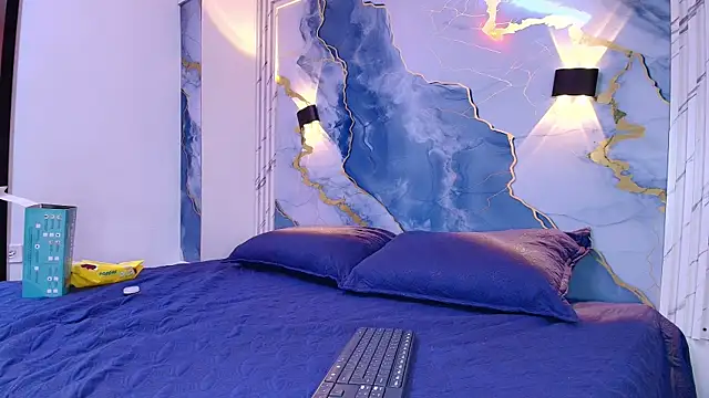 Evelin thompsson online show from September 20, 2025, 3:11 am