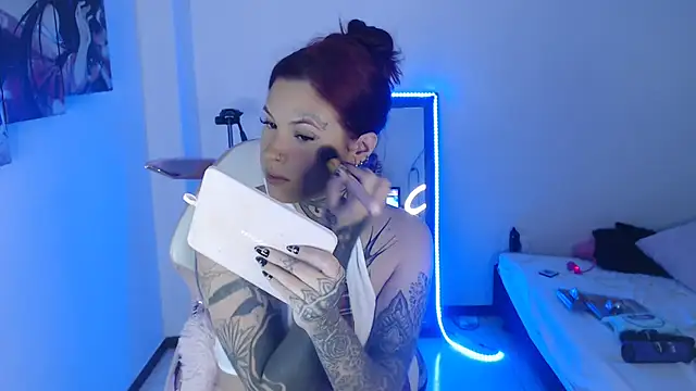 Maddy Vicius19 online show from November 12, 2025, 9:40 pm