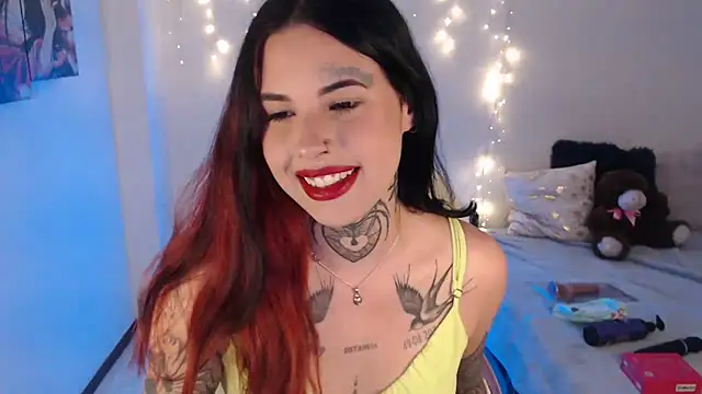 Snapshot of Maddy_Vicius19 chatting on March 18, 2026, 3:42 am Maddy Vicius19 online show from March 18, 2026, 3:42 am