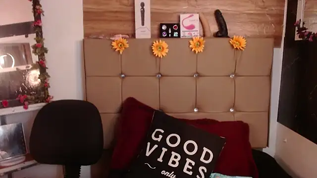 MIA  SPENCER online show from December 3, 2025, 7:24 pm