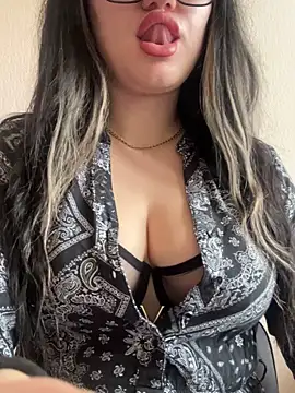 Molly-molly- online show from May 6, 2026, 7:12 am