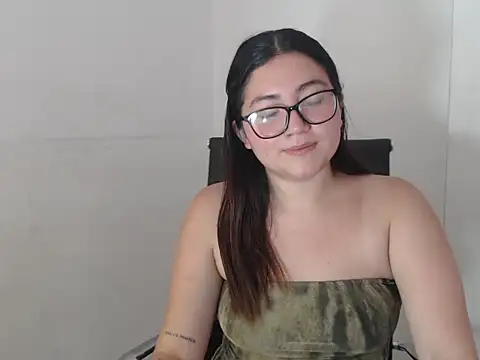 Snapshot of MiaFoxx5 chatting on September 8, 2025, 9:47 pm MiaFoxx5 online show from September 8, 2025, 9:47 pm