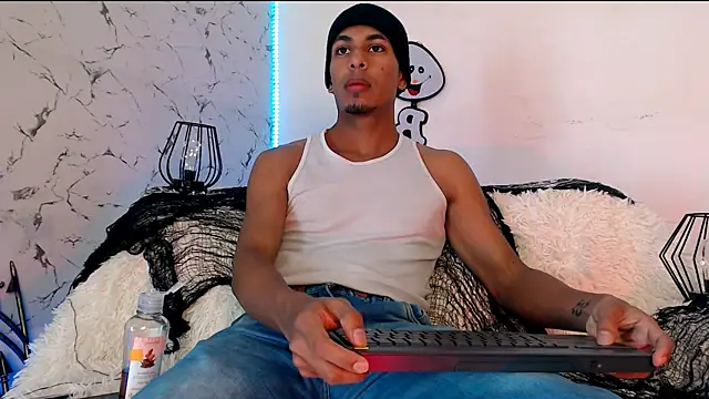 lorian vikel online show from October 5, 2025, 9:49 pm