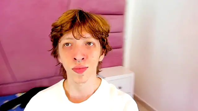 taylorleexx online show from September 17, 2025, 7:49 pm