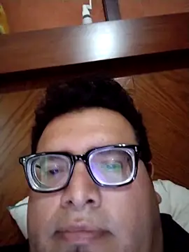 Santiagoqro85 online show from October 9, 2025, 5:46 pm