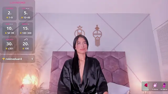 nicol giraldoo online show from May 12, 2026, 3:25 am