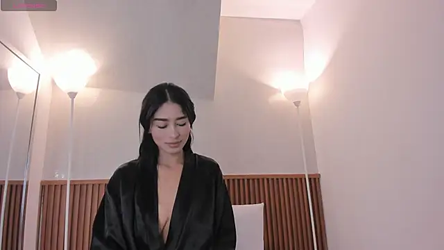 nicol giraldoo online show from February 4, 2026, 3:34 am