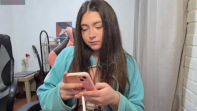 valentinauwu online show from May 2, 2026, 2:17 am