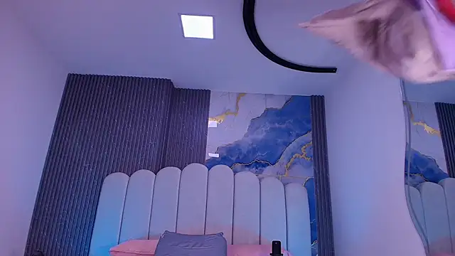 abbyrouss  online show from June 19, 2026, 3:12 am