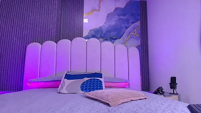 abbyrouss  online show from August 4, 2026, 3:11 am