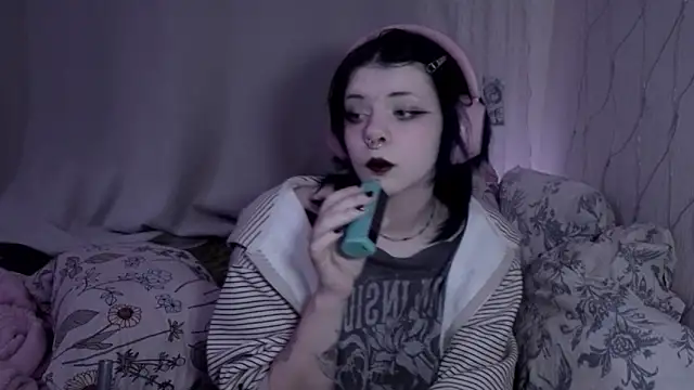 Snapshot of Alice_Zev chatting on April 10, 2026, 12:17 am Alice Zev online show from April 10, 2026, 12:17 am