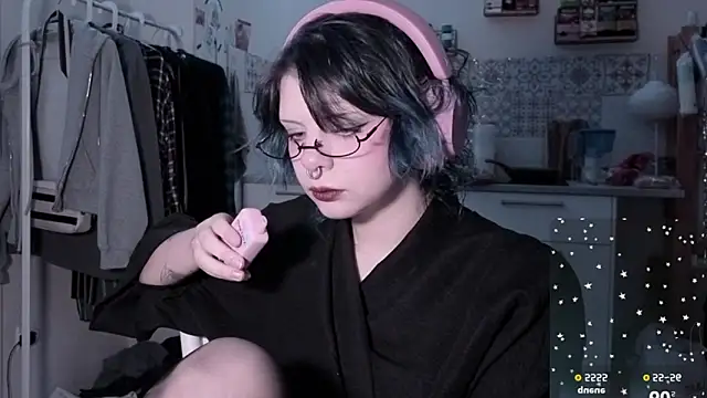 Snapshot of Alice_Zev chatting on February 17, 2026, 1:14 am Alice Zev online show from February 17, 2026, 1:14 am