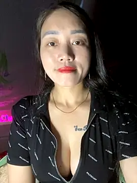 chipp-bong online show from November 12, 2025, 1:54 am