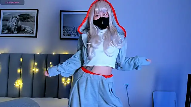 yanyaan online show from February 10, 2026, 8:41 pm