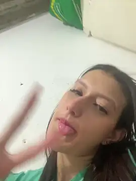 Caroline daring online show from June 12, 2026, 3:04 am