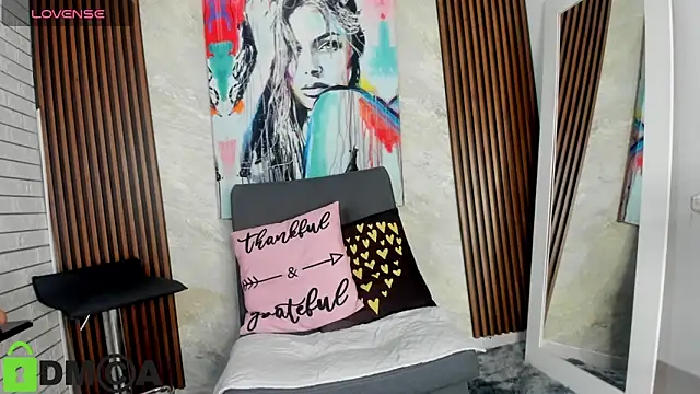 Caroline daring online show from November 12, 2025, 2:10 pm