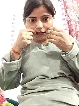 Hot-Pooja25 online show from January 7, 2026, 5:23 am