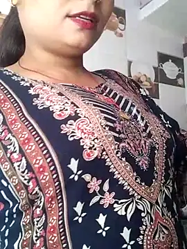Hot-Pooja25 online show from May 5, 2026, 5:54 am