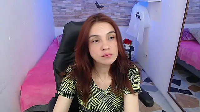 KendallWood  online show from October 31, 2025, 2:02 pm