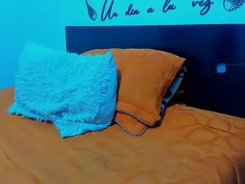 Allison 21  online show from October 22, 2025, 4:23 am