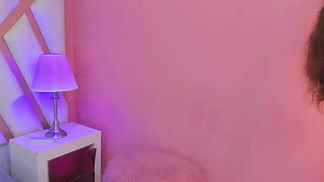 Snapshot of EmmaPetty chatting on September 13, 2025, 9:04 pm EmmaPetty online show from September 13, 2025, 9:04 pm