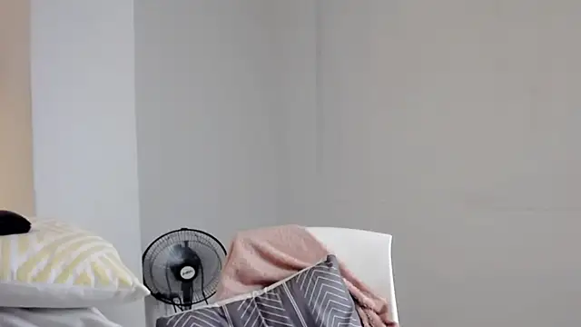 Dulce  Lovee online show from September 25, 2025, 11:49 am