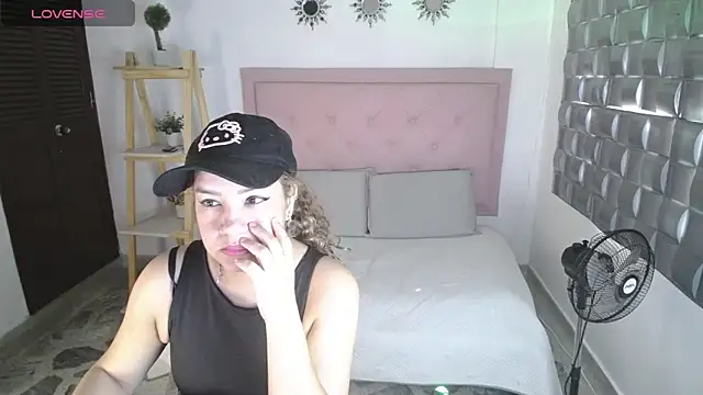 Dulce  Lovee online show from November 14, 2025, 2:10 pm