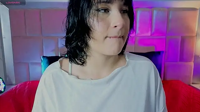 RobinBennett online show from July 6, 2026, 12:01 pm