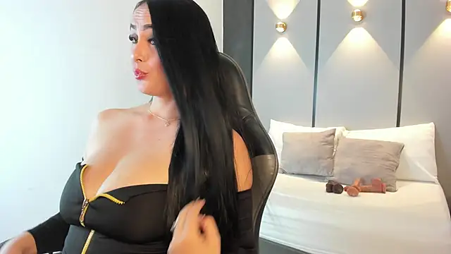 ashly moonn online show from March 6, 2026, 12:33 pm