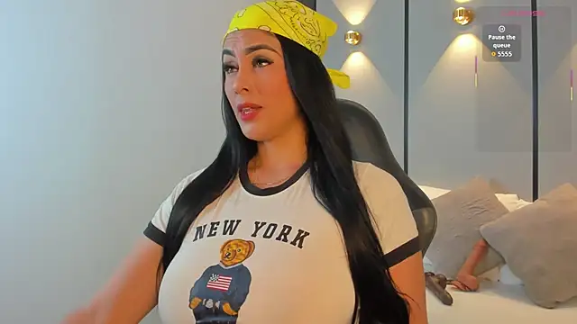 Snapshot of ashly_moonn chatting on June 12, 2026, 12:36 pm ashly moonn online show from June 12, 2026, 12:36 pm