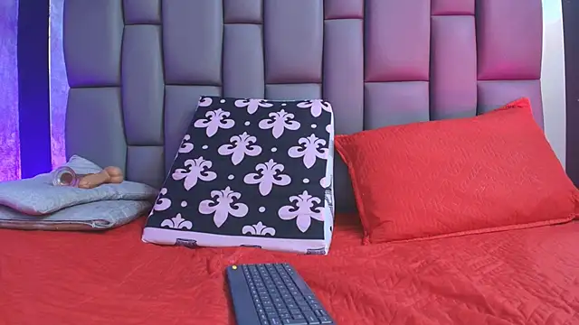 kissme luna online show from September 12, 2025, 7:13 pm