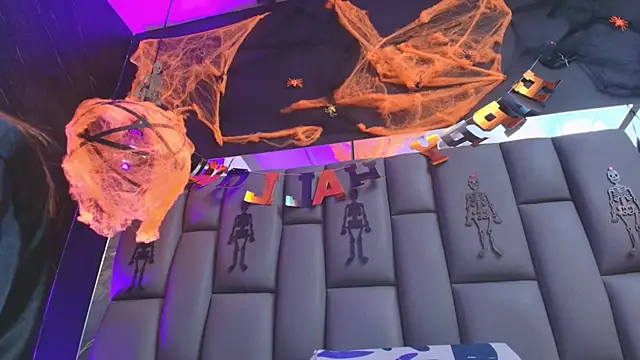 kissme luna online show from October 31, 2025, 7:10 pm