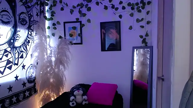 MarilynWhite  online show from November 11, 2025, 3:07 pm