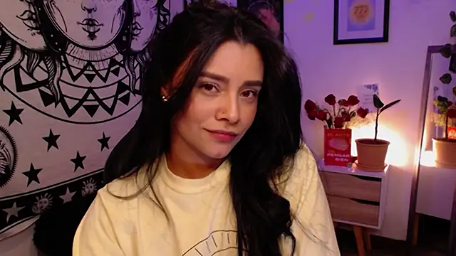 MarilynWhite  online show from November 7, 2025, 1:54 am