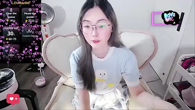 baby-yaya20 online show from March 19, 2026, 11:10 am