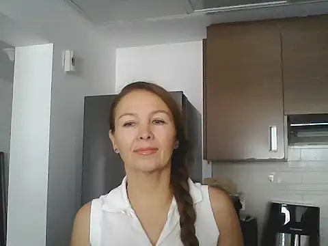 Snapshot of Avelinii chatting on May 20, 2026, 7:27 am Avelinii online show from May 20, 2026, 7:27 am
