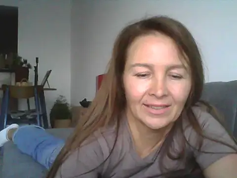 Snapshot of Avelinii chatting on May 13, 2026, 2:46 pm Avelinii online show from May 13, 2026, 2:46 pm