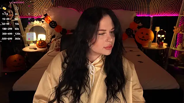 SerahMirabeli online show from November 2, 2025, 8:14 pm